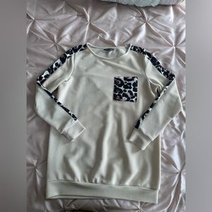 Shein Cream Leopard Print Patch Pocket Longline Pullover, Size Small